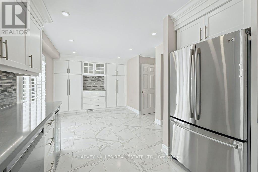 2033 REDSTONE CRESCENT