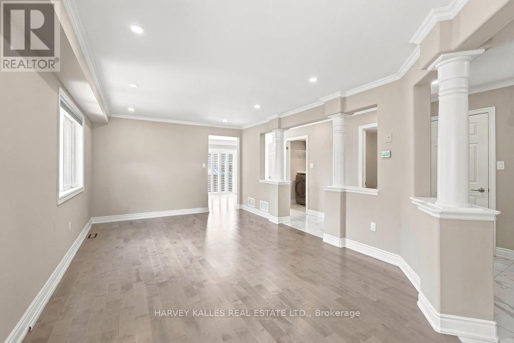 2033 REDSTONE CRESCENT