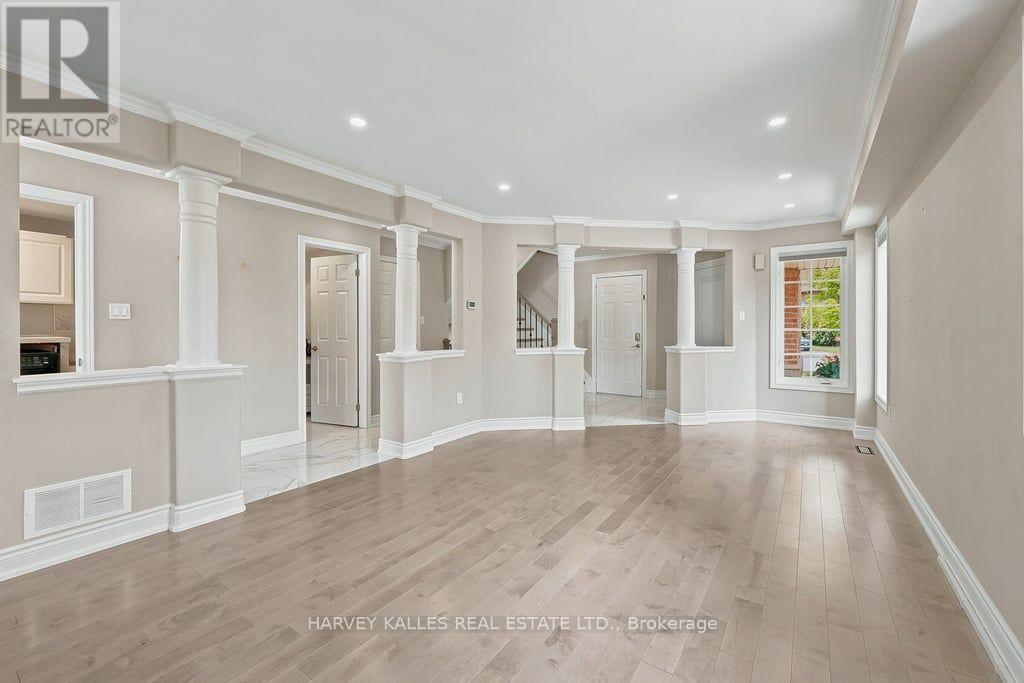2033 REDSTONE CRESCENT