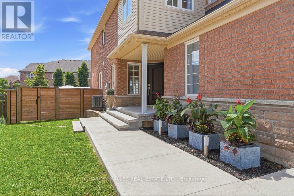 2033 REDSTONE CRESCENT