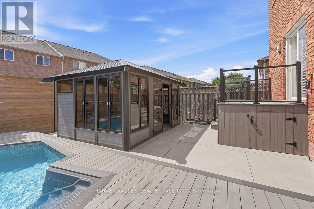 2033 REDSTONE CRESCENT