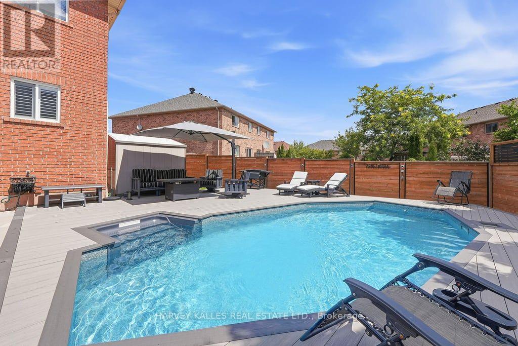 2033 REDSTONE CRESCENT