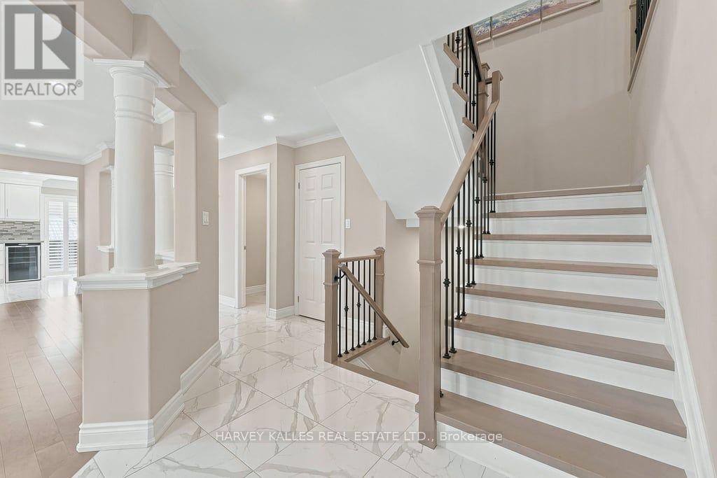 2033 REDSTONE CRESCENT
