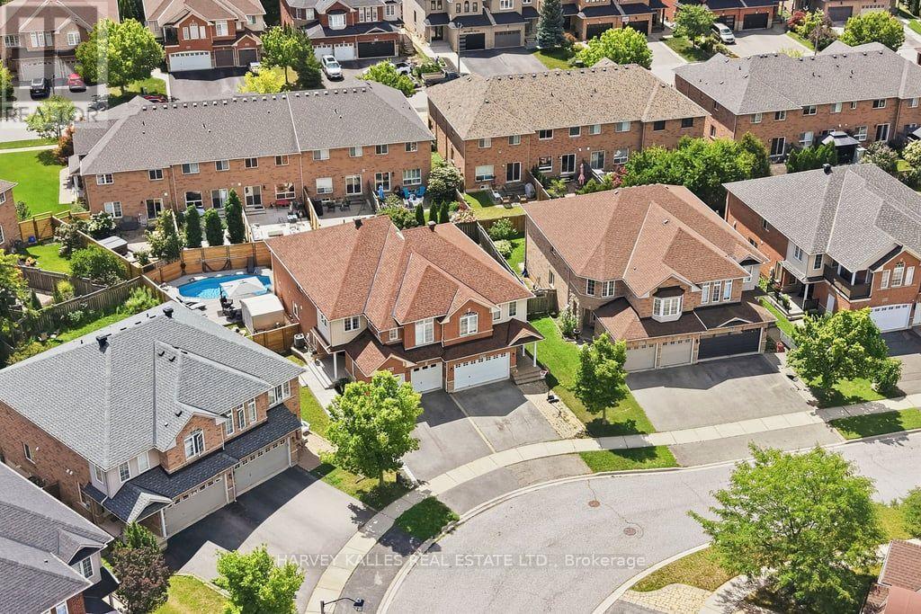 2033 REDSTONE CRESCENT