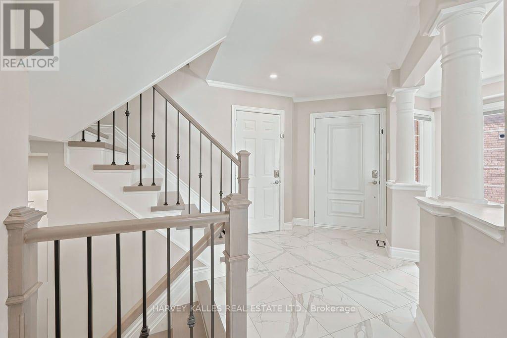 2033 REDSTONE CRESCENT
