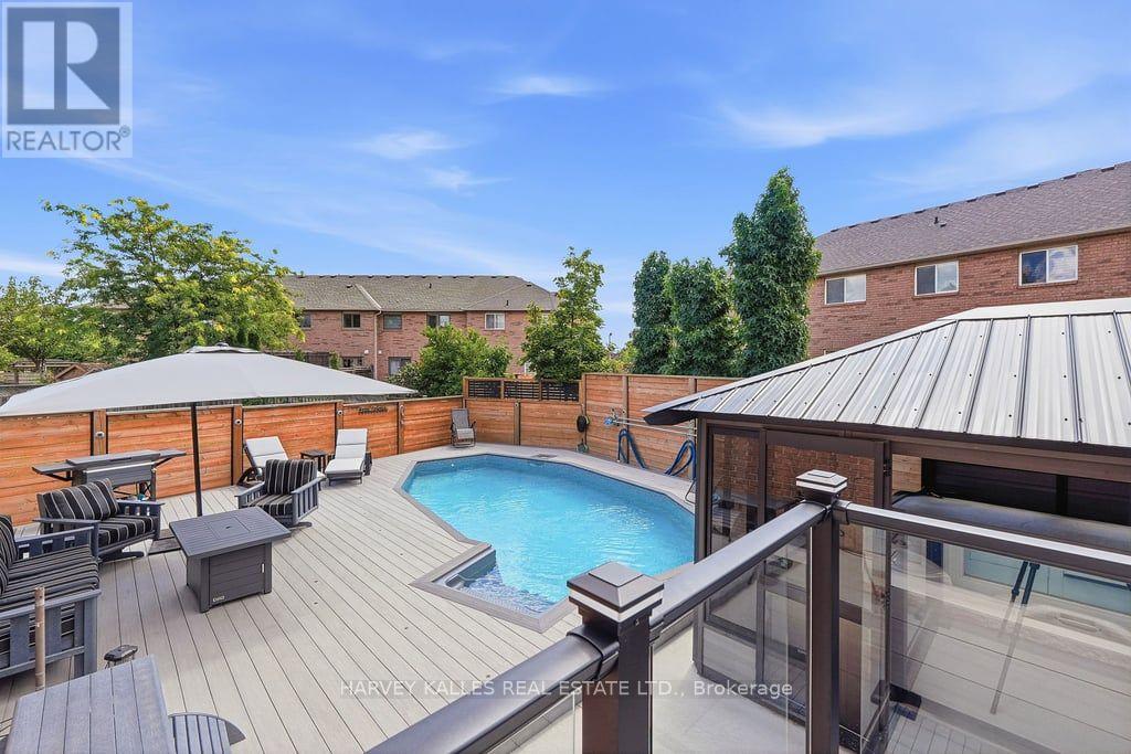 2033 REDSTONE CRESCENT
