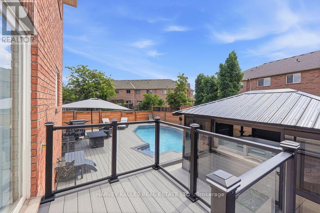 2033 REDSTONE CRESCENT
