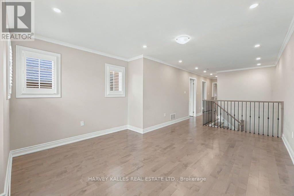 2033 REDSTONE CRESCENT