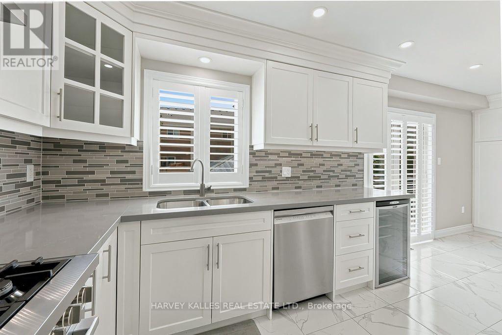 2033 REDSTONE CRESCENT