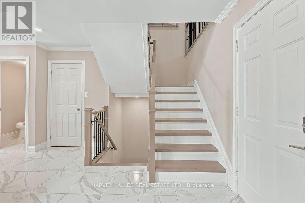 2033 REDSTONE CRESCENT