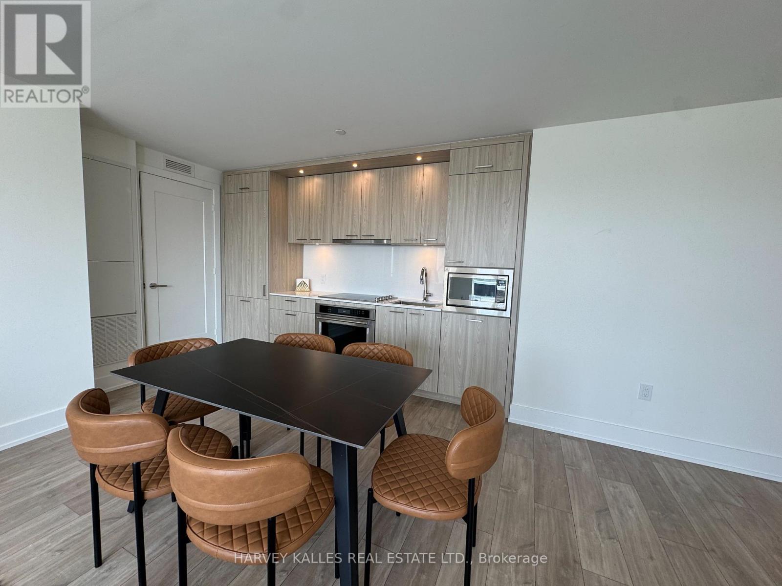 729 - 858 DUPONT STREET