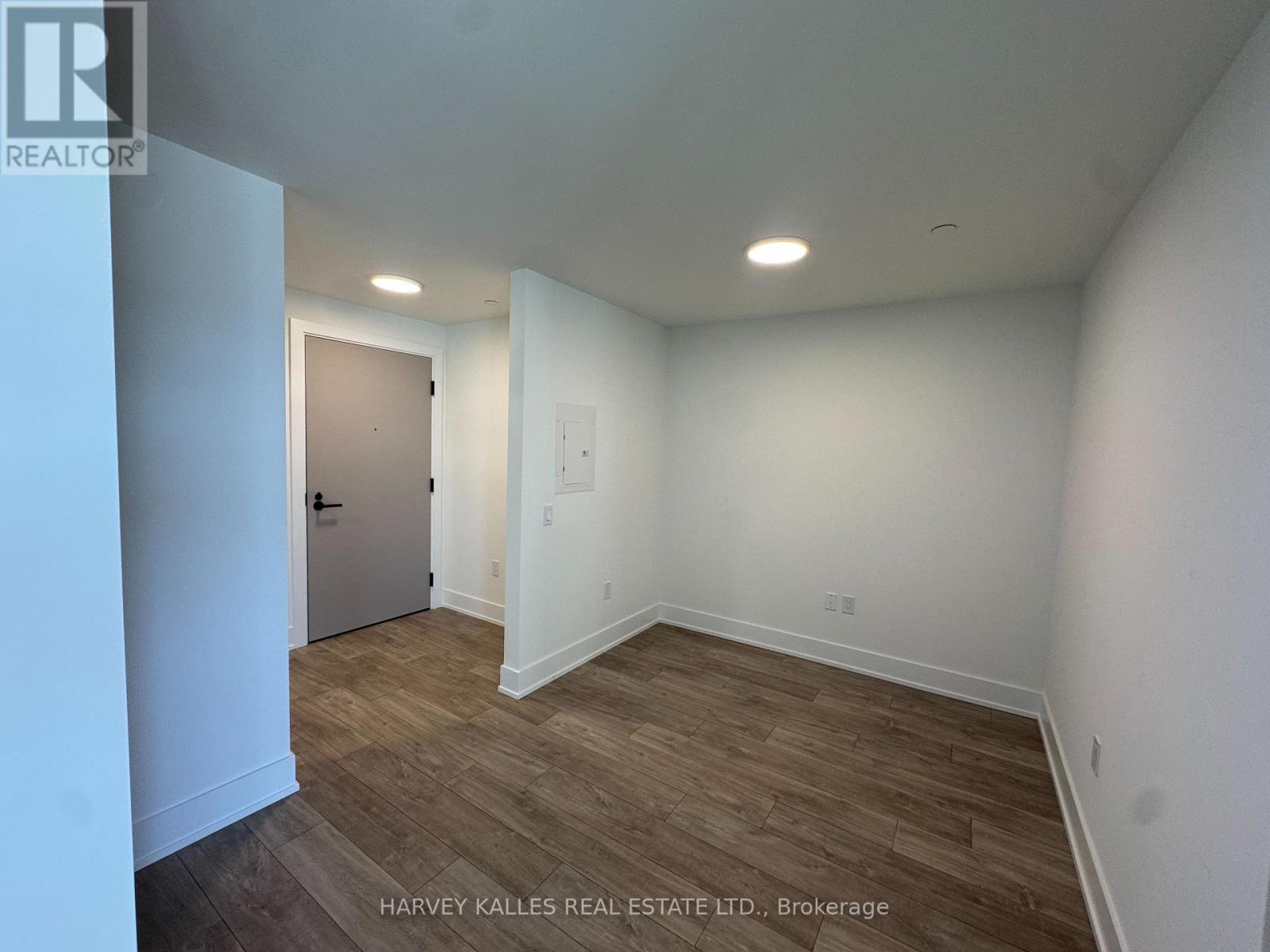 729 - 858 DUPONT STREET