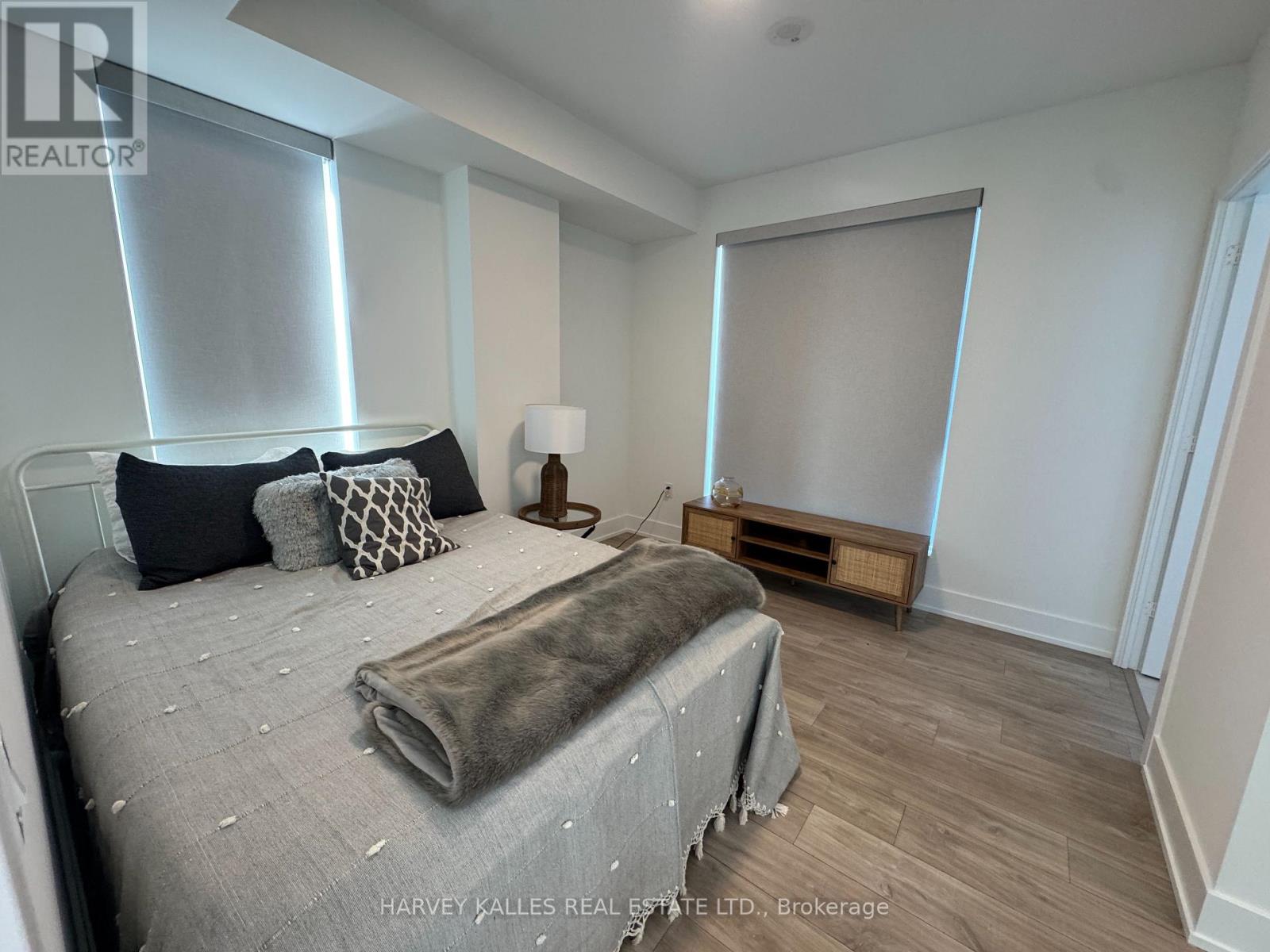 729 - 858 DUPONT STREET
