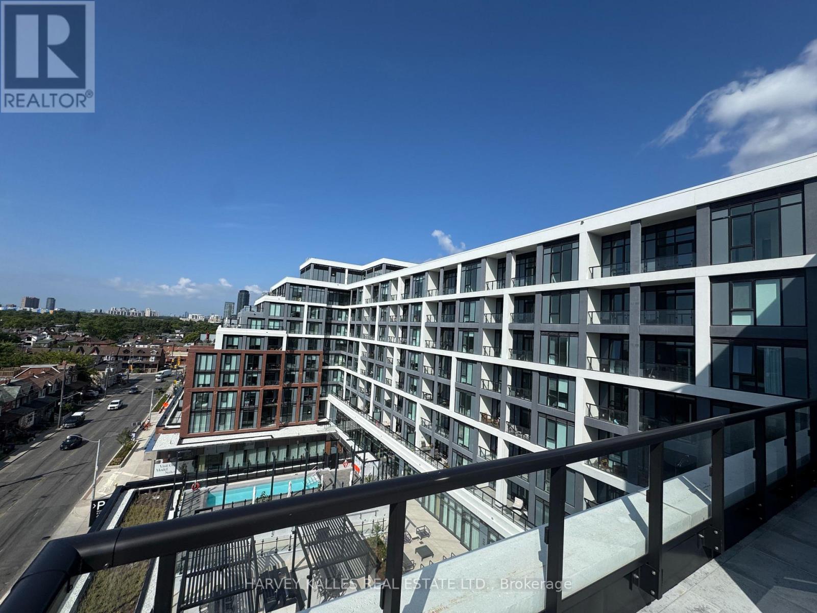 729 - 858 DUPONT STREET
