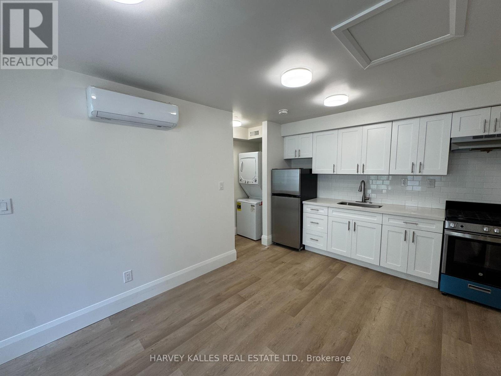 6 - 1252 DAVENPORT ROAD