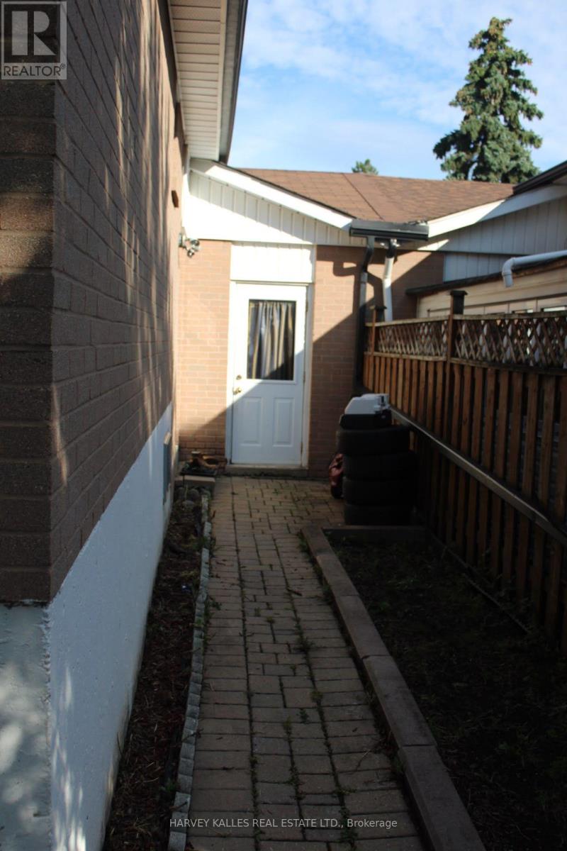 102 GOLDCREST ROAD