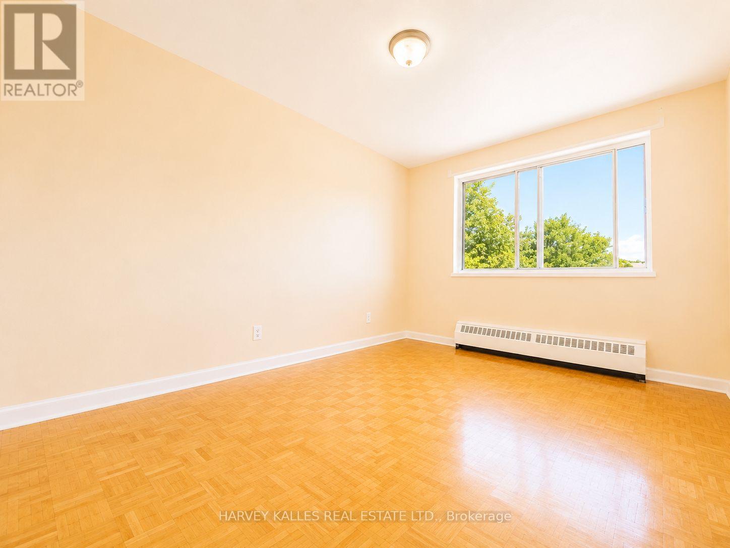 305 - 80 BLACKFRIAR AVENUE