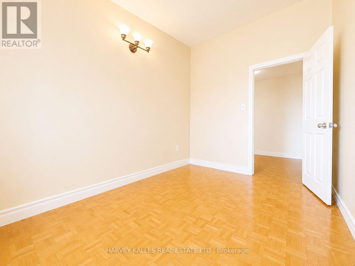 305 - 80 BLACKFRIAR AVENUE