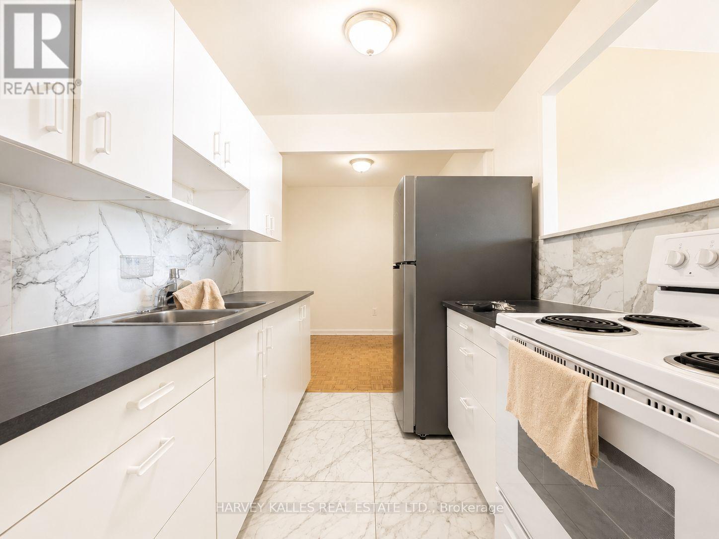 305 - 80 BLACKFRIAR AVENUE