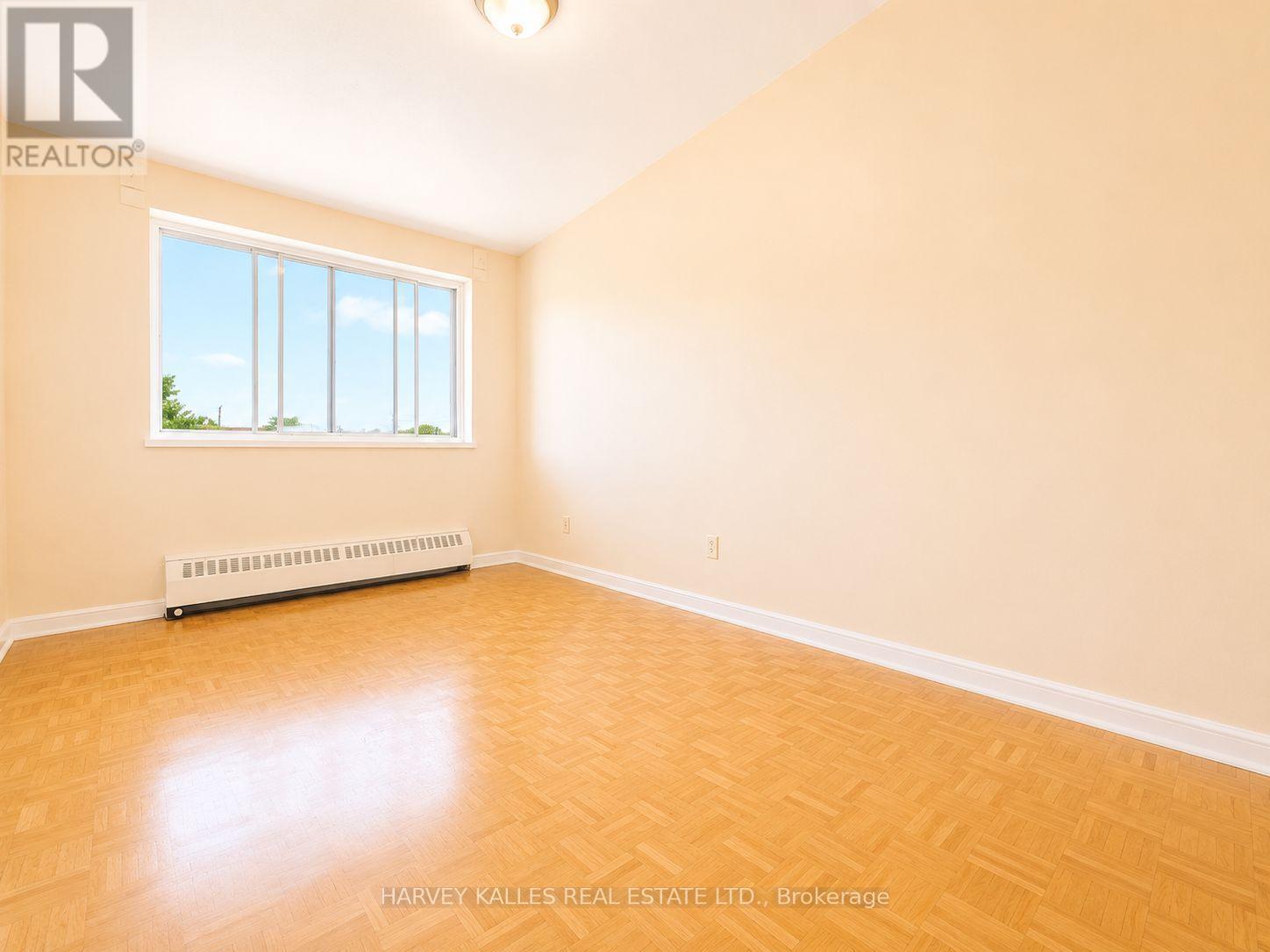 305 - 80 BLACKFRIAR AVENUE