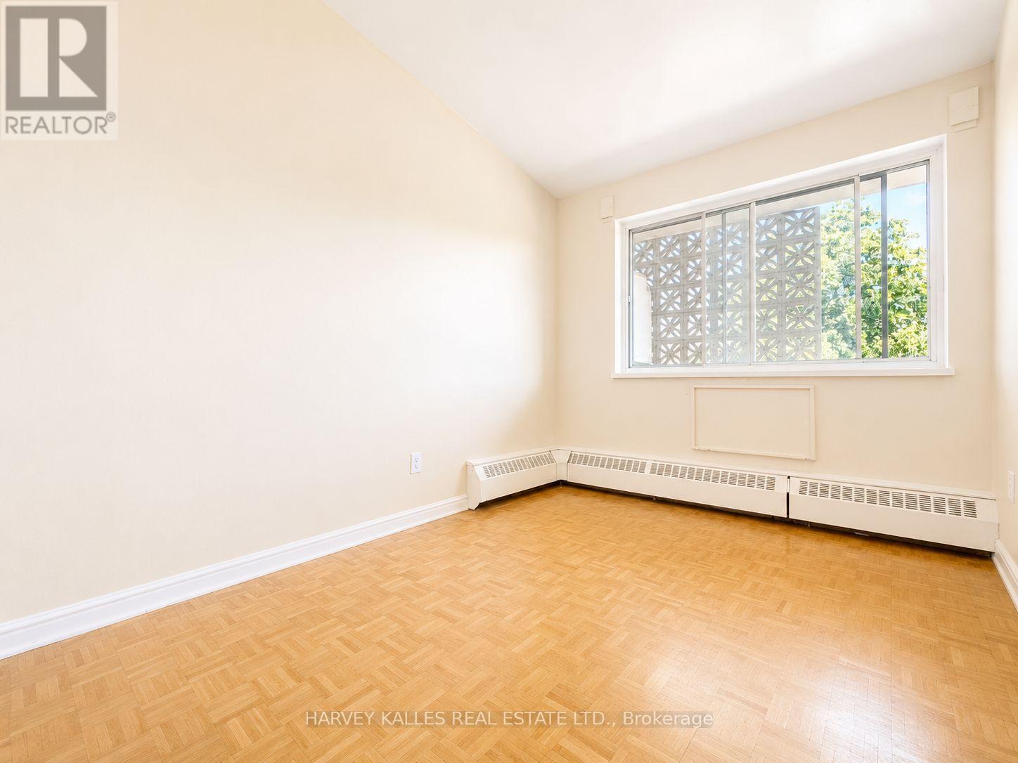 305 - 80 BLACKFRIAR AVENUE