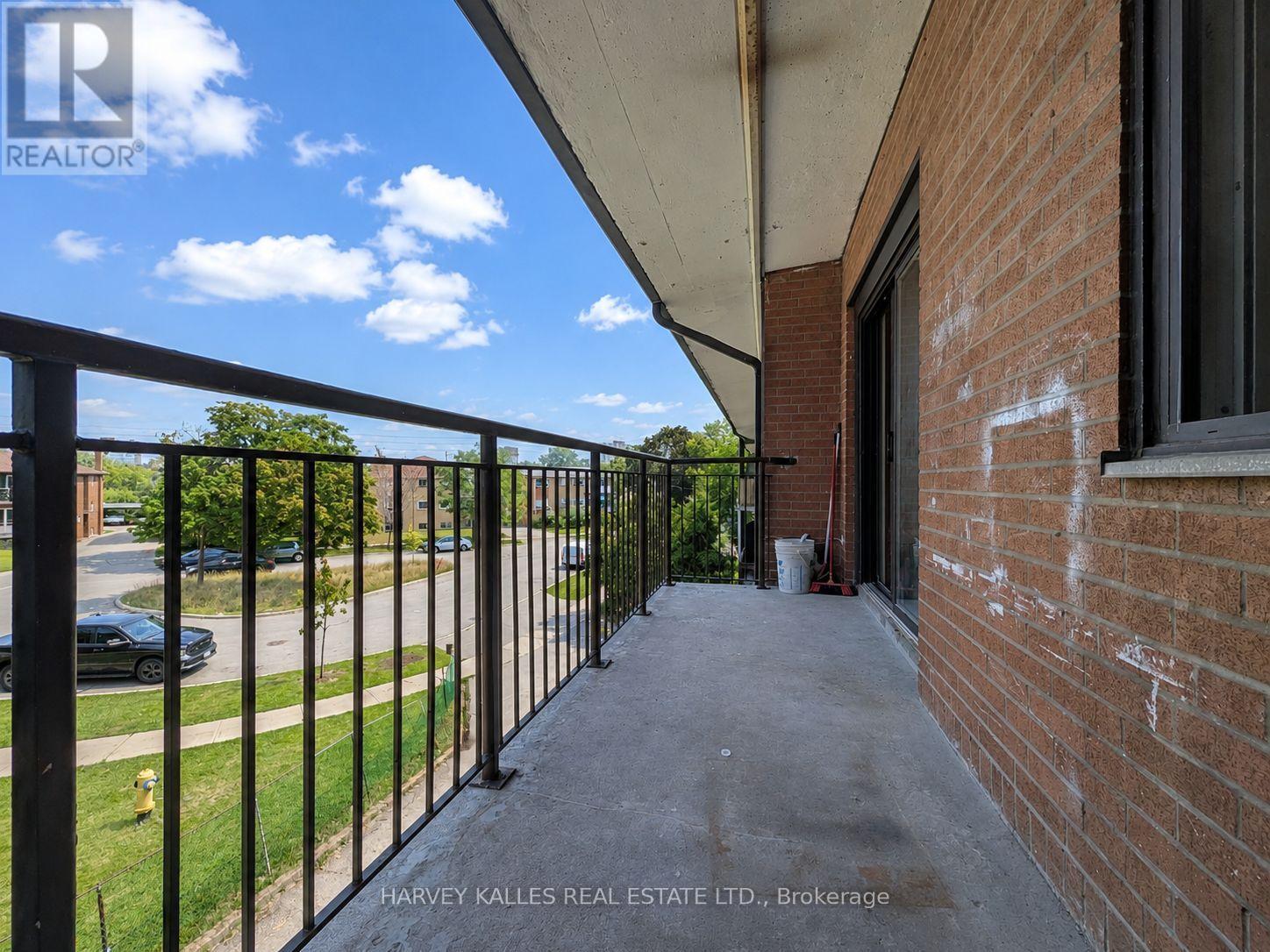 305 - 80 BLACKFRIAR AVENUE