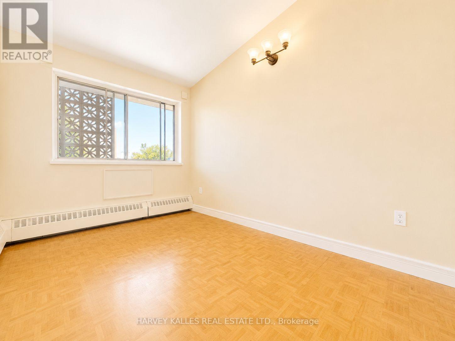 305 - 80 BLACKFRIAR AVENUE
