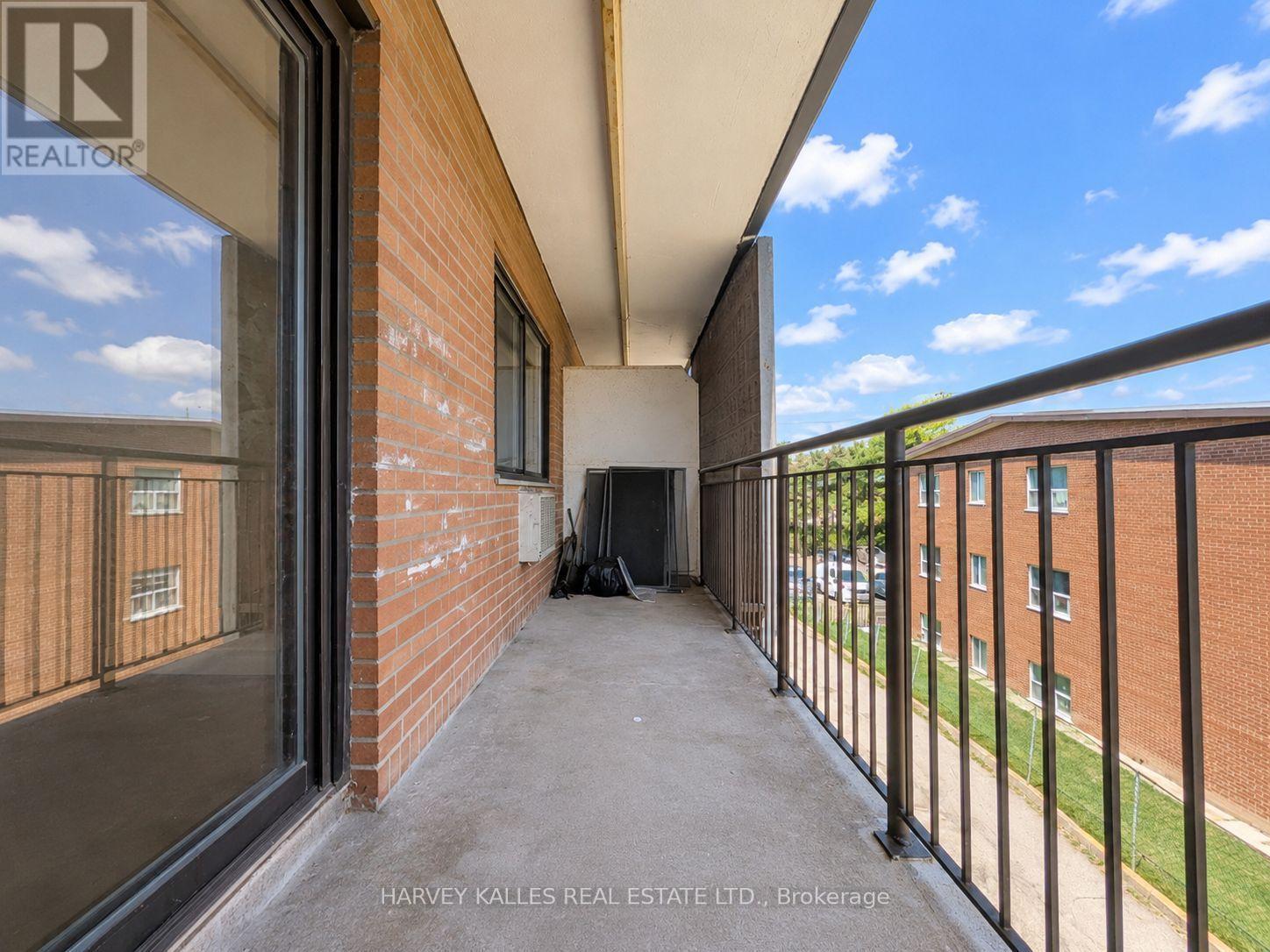 305 - 80 BLACKFRIAR AVENUE