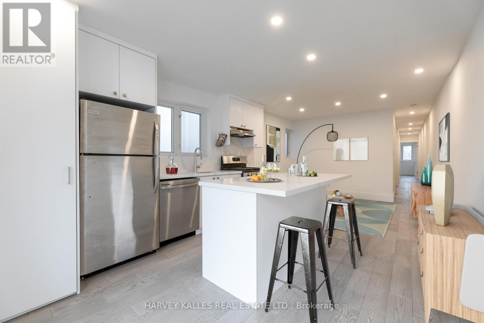 2 - 210 CHRISTIE STREET