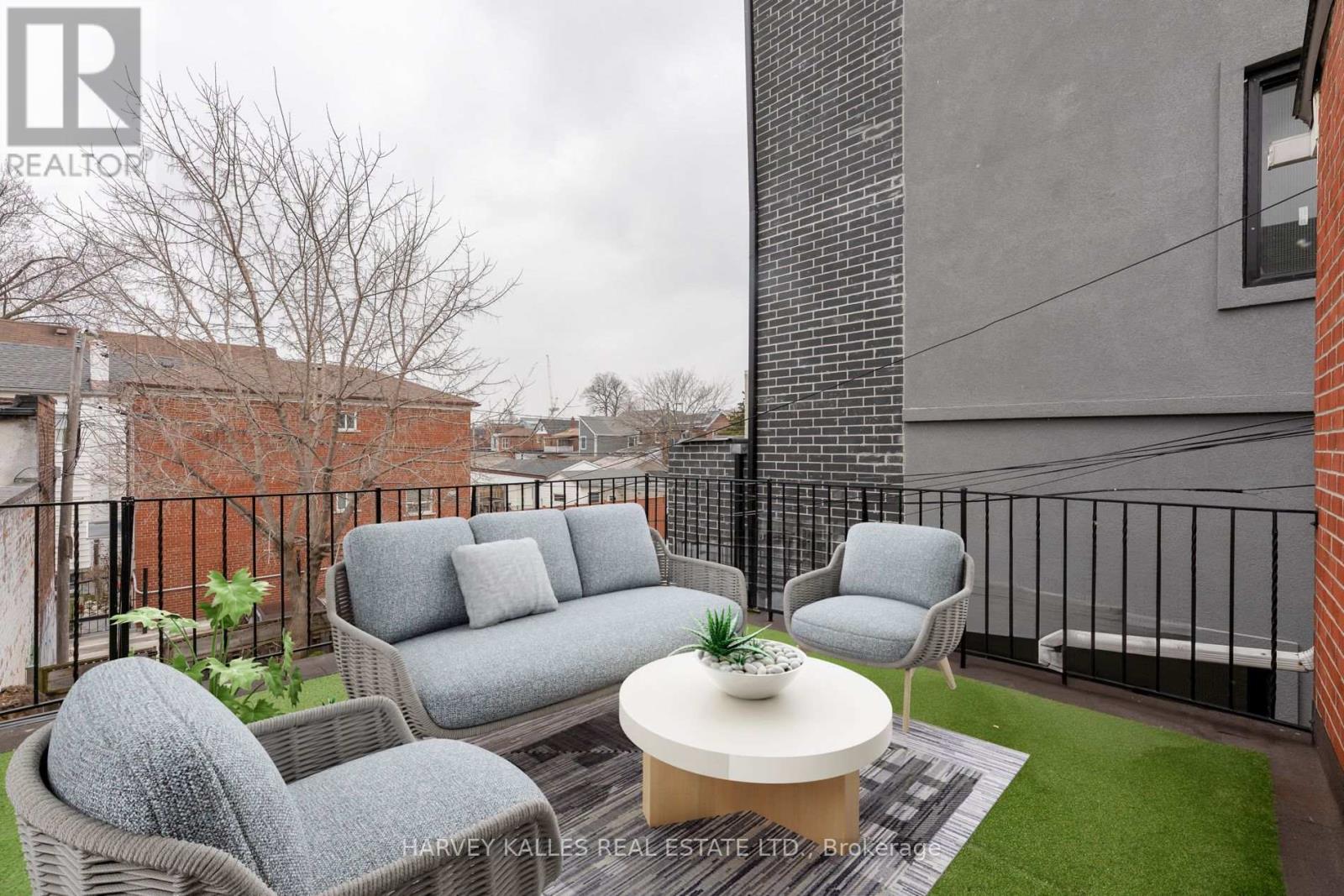2 - 210 CHRISTIE STREET