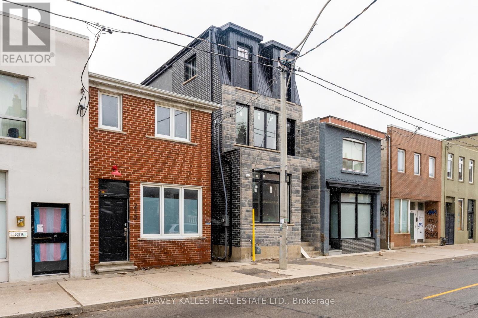 2 - 210 CHRISTIE STREET