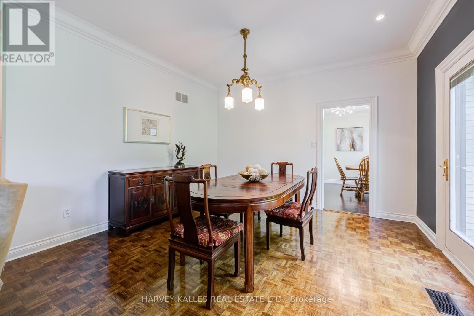 19 RIDGEGATE CRESCENT