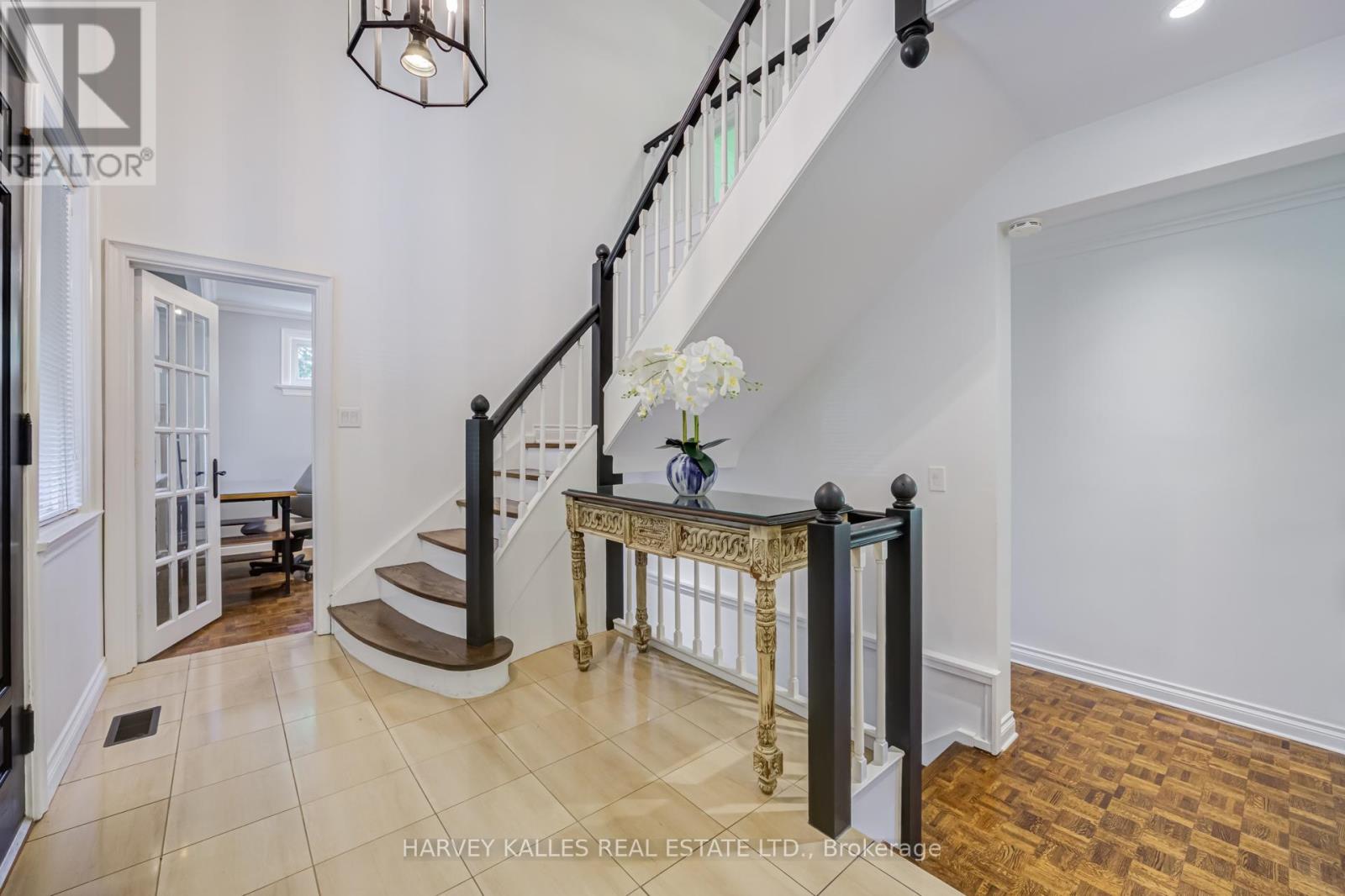 19 RIDGEGATE CRESCENT