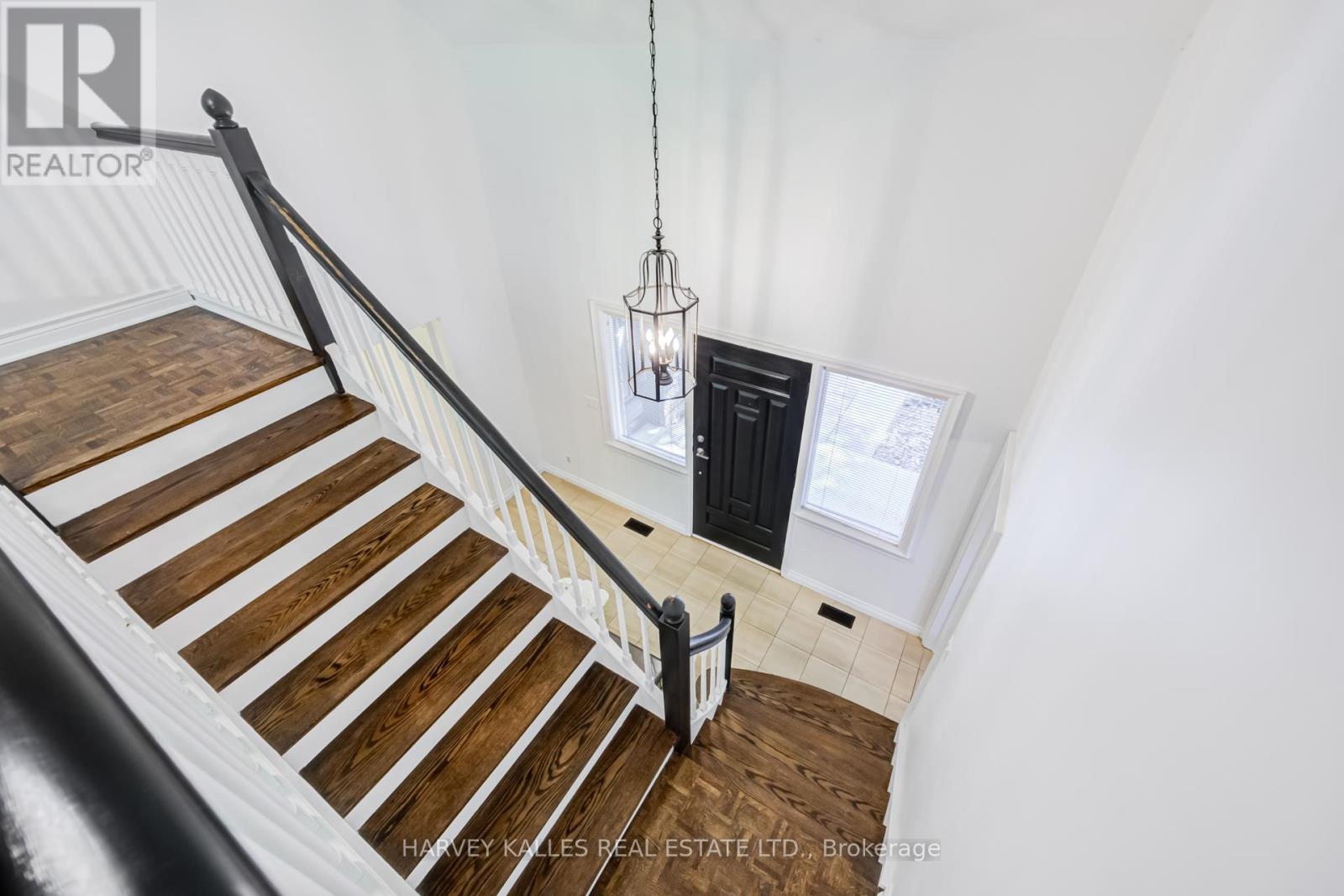 19 RIDGEGATE CRESCENT