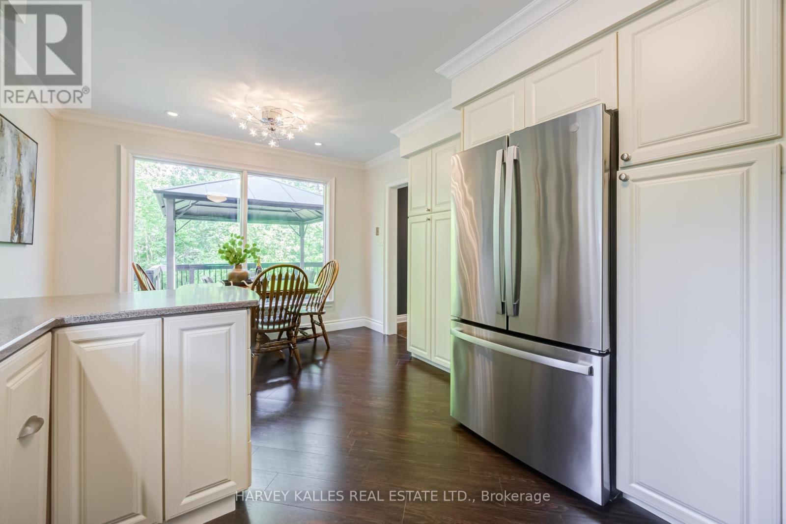 19 RIDGEGATE CRESCENT