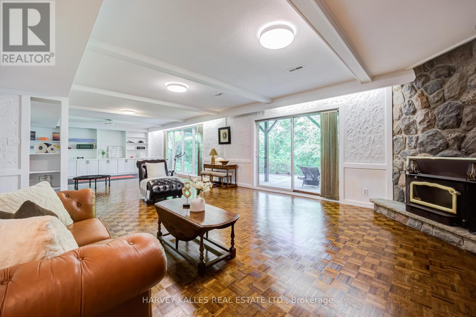 19 RIDGEGATE CRESCENT