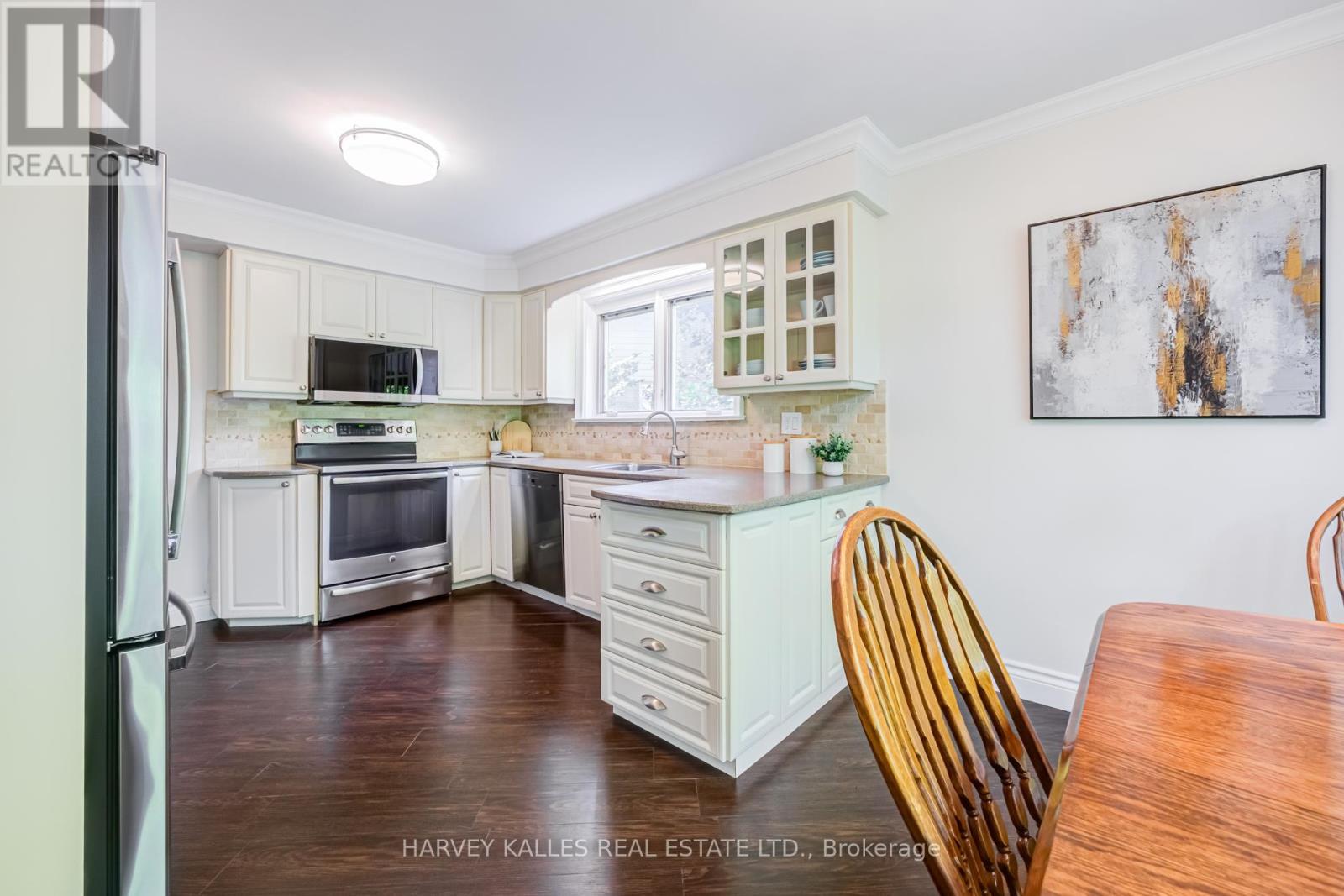 19 RIDGEGATE CRESCENT