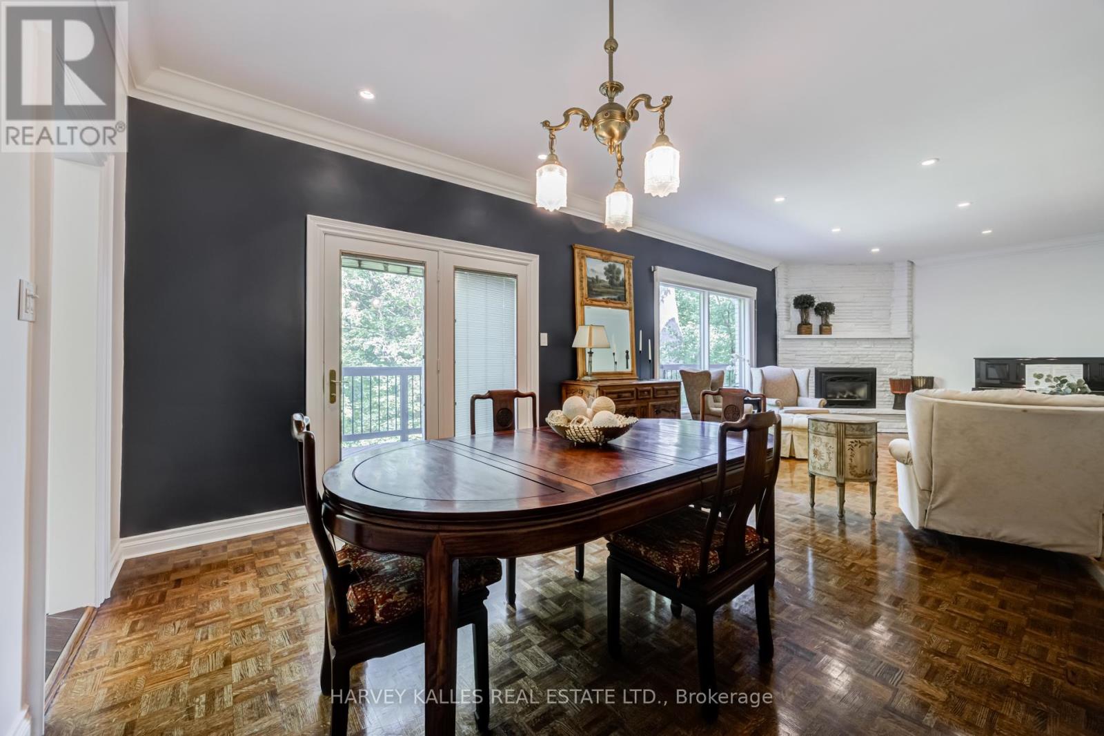 19 RIDGEGATE CRESCENT