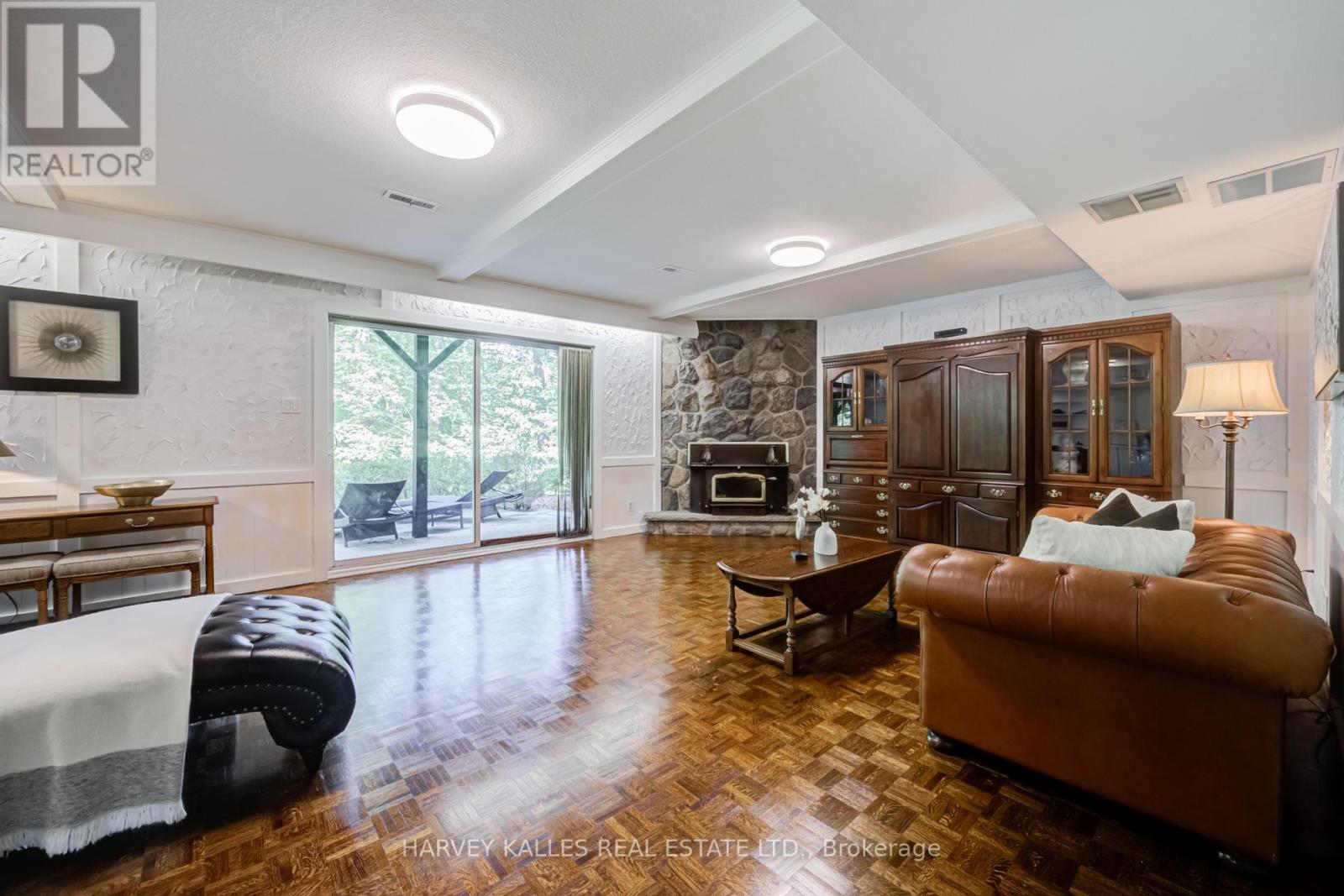 19 RIDGEGATE CRESCENT