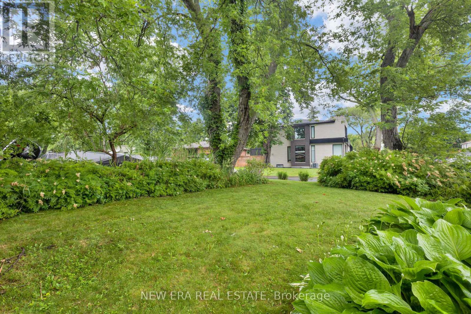 2 FOCH AVENUE