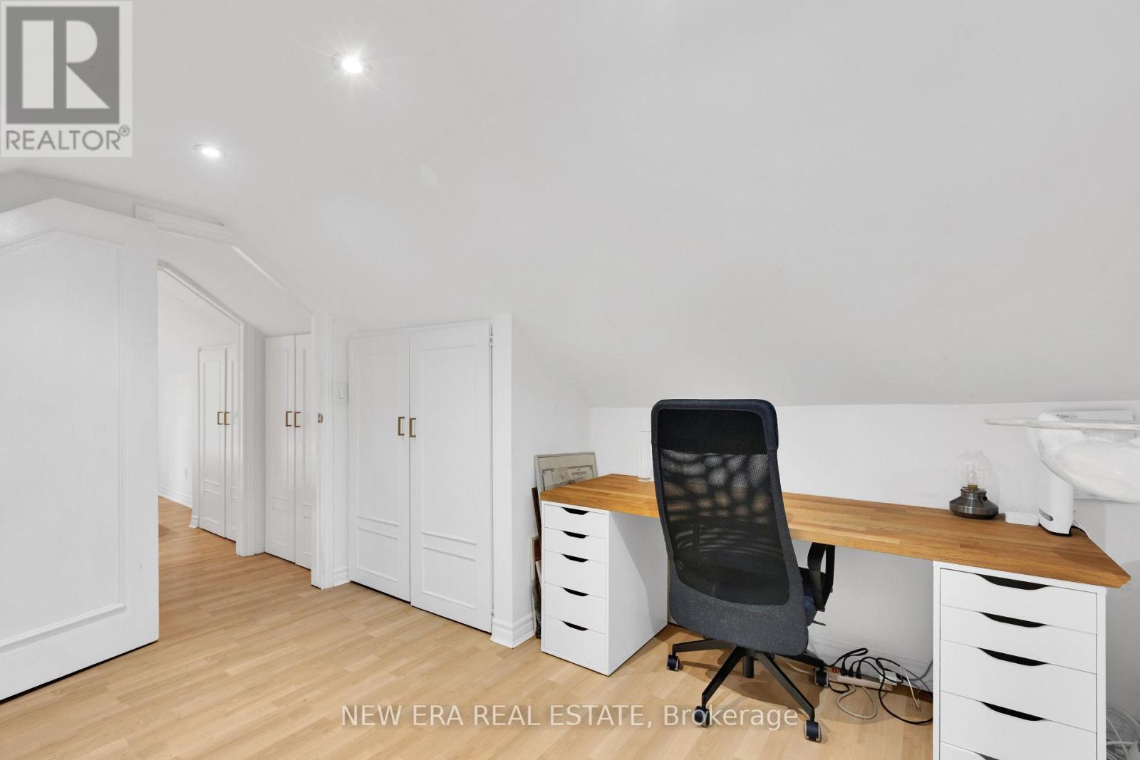 2 FOCH AVENUE
