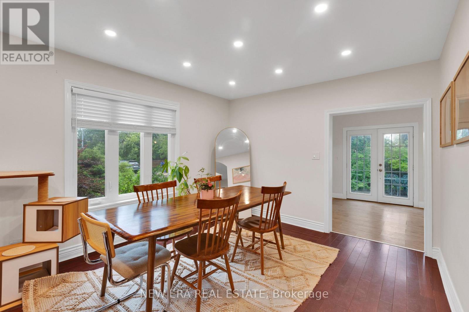 2 FOCH AVENUE