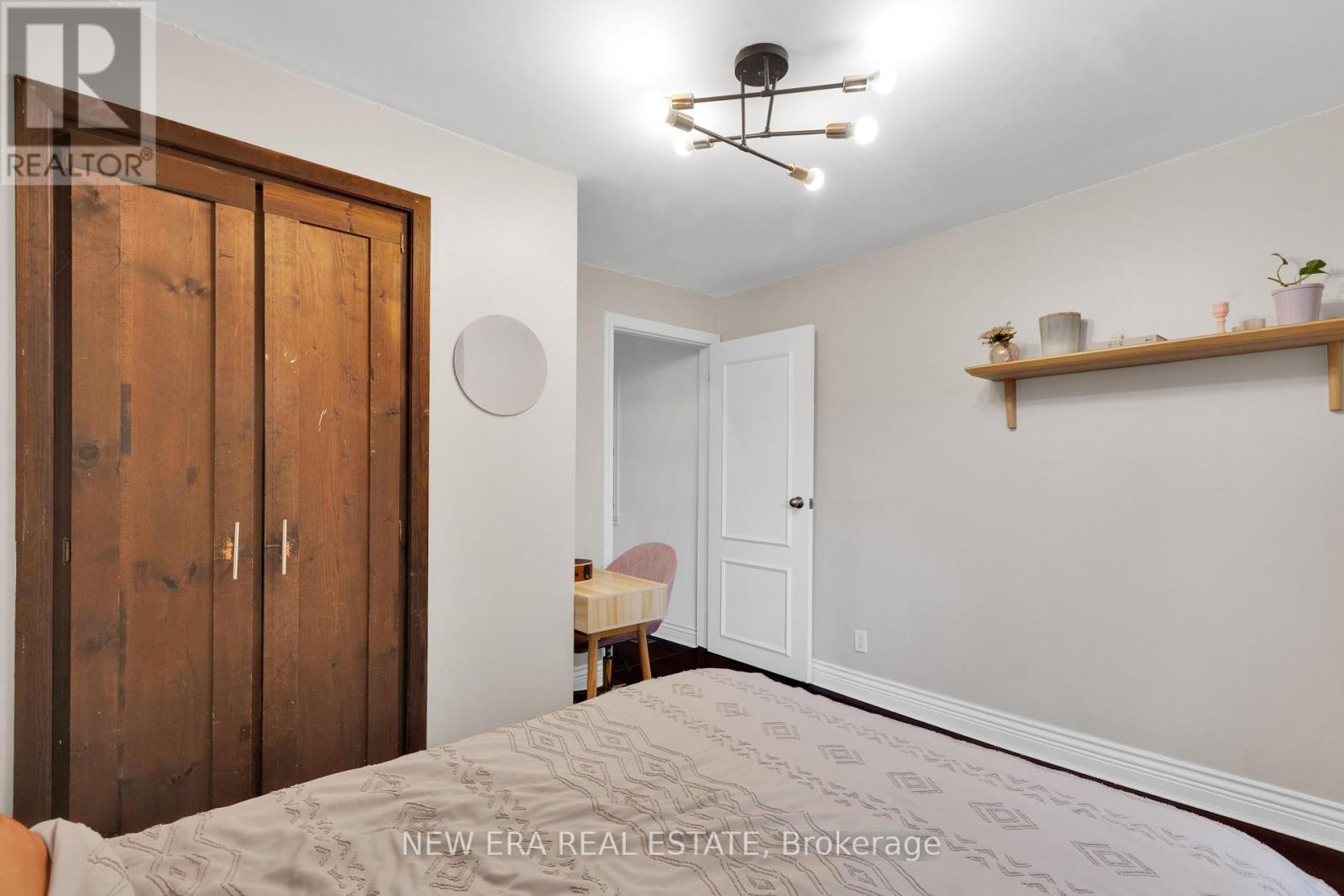 2 FOCH AVENUE