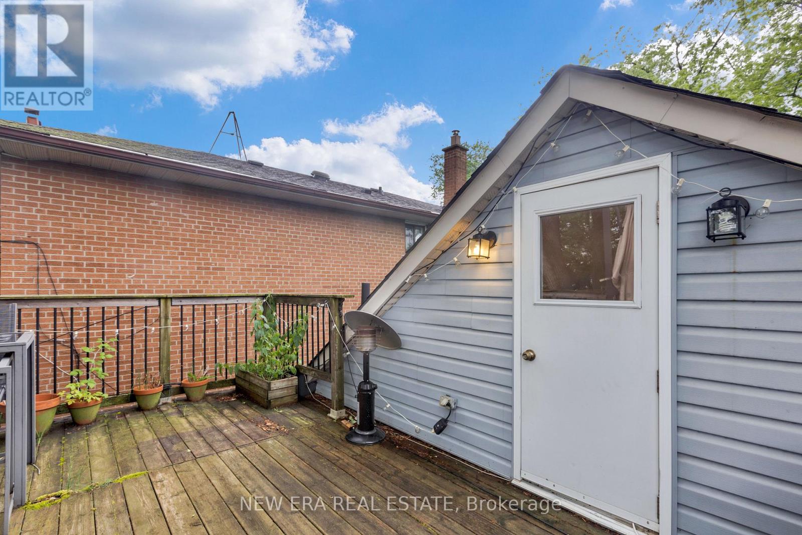 2 FOCH AVENUE
