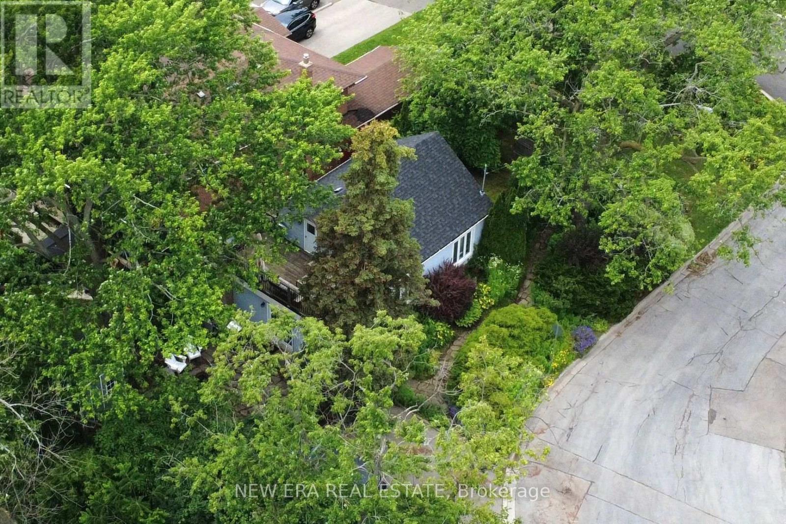 2 FOCH AVENUE