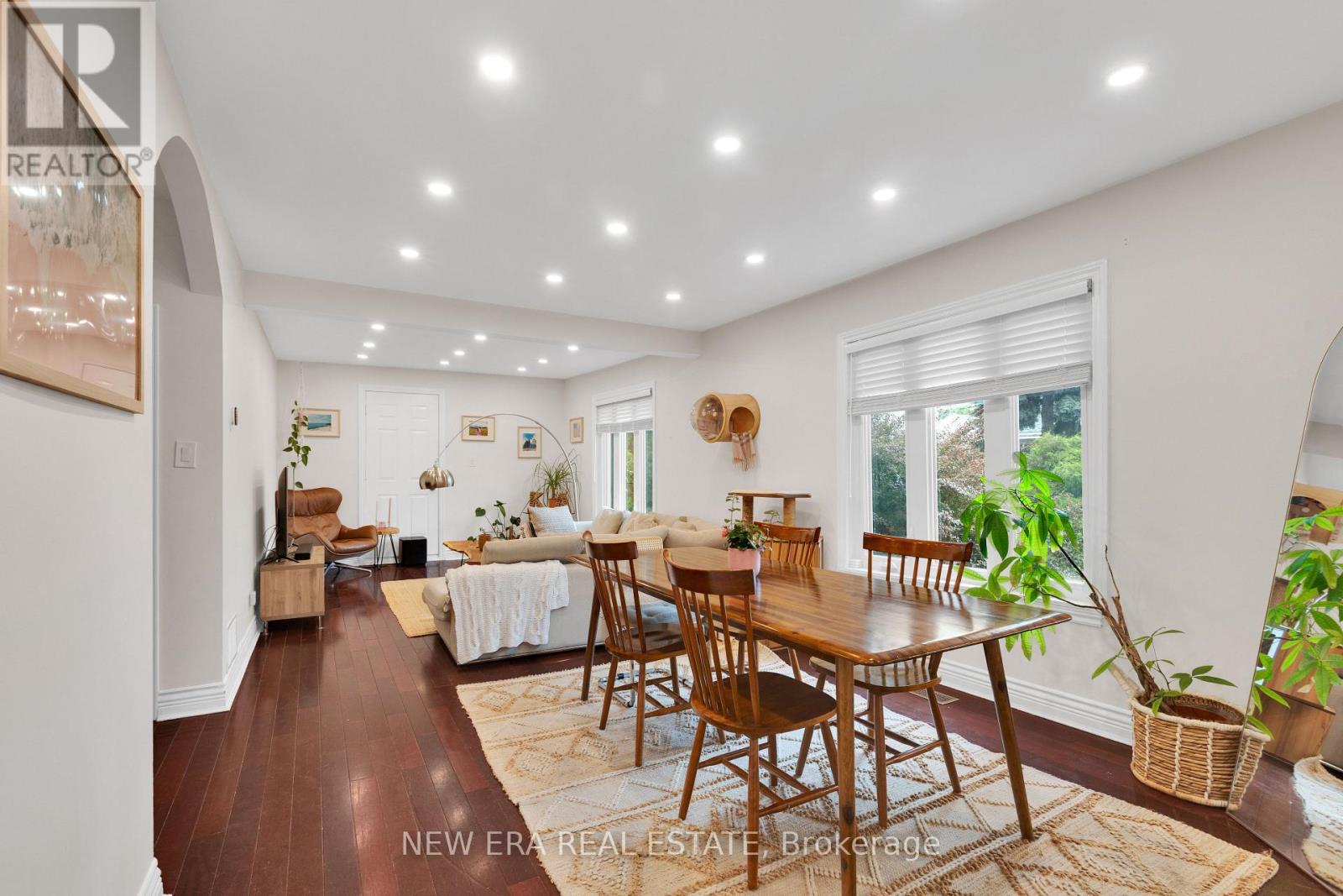 2 FOCH AVENUE