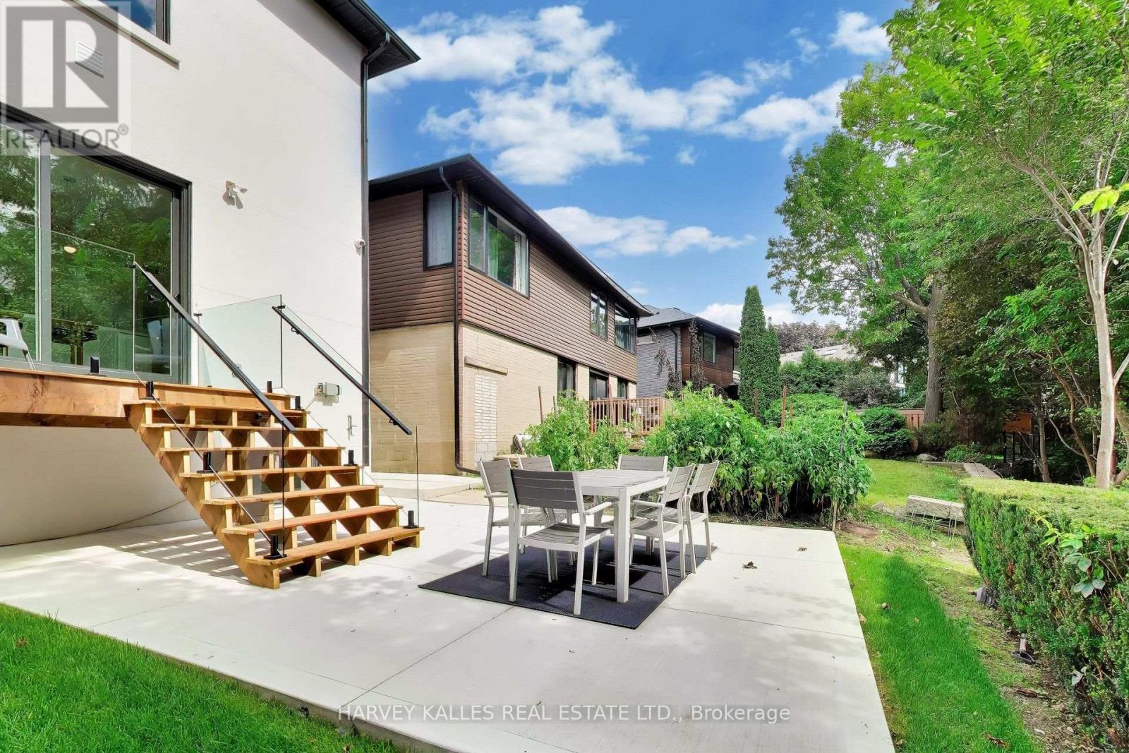 24 RAVENSCREST DRIVE