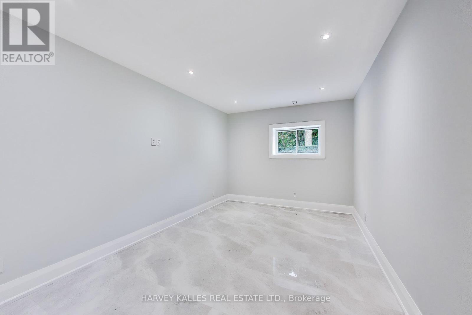 24 RAVENSCREST DRIVE
