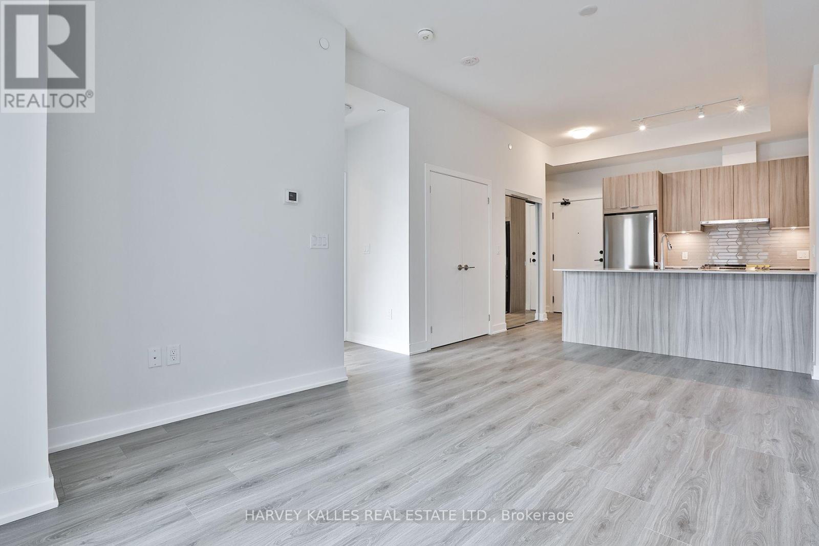 306 - 430 SQUARE ONE DRIVE