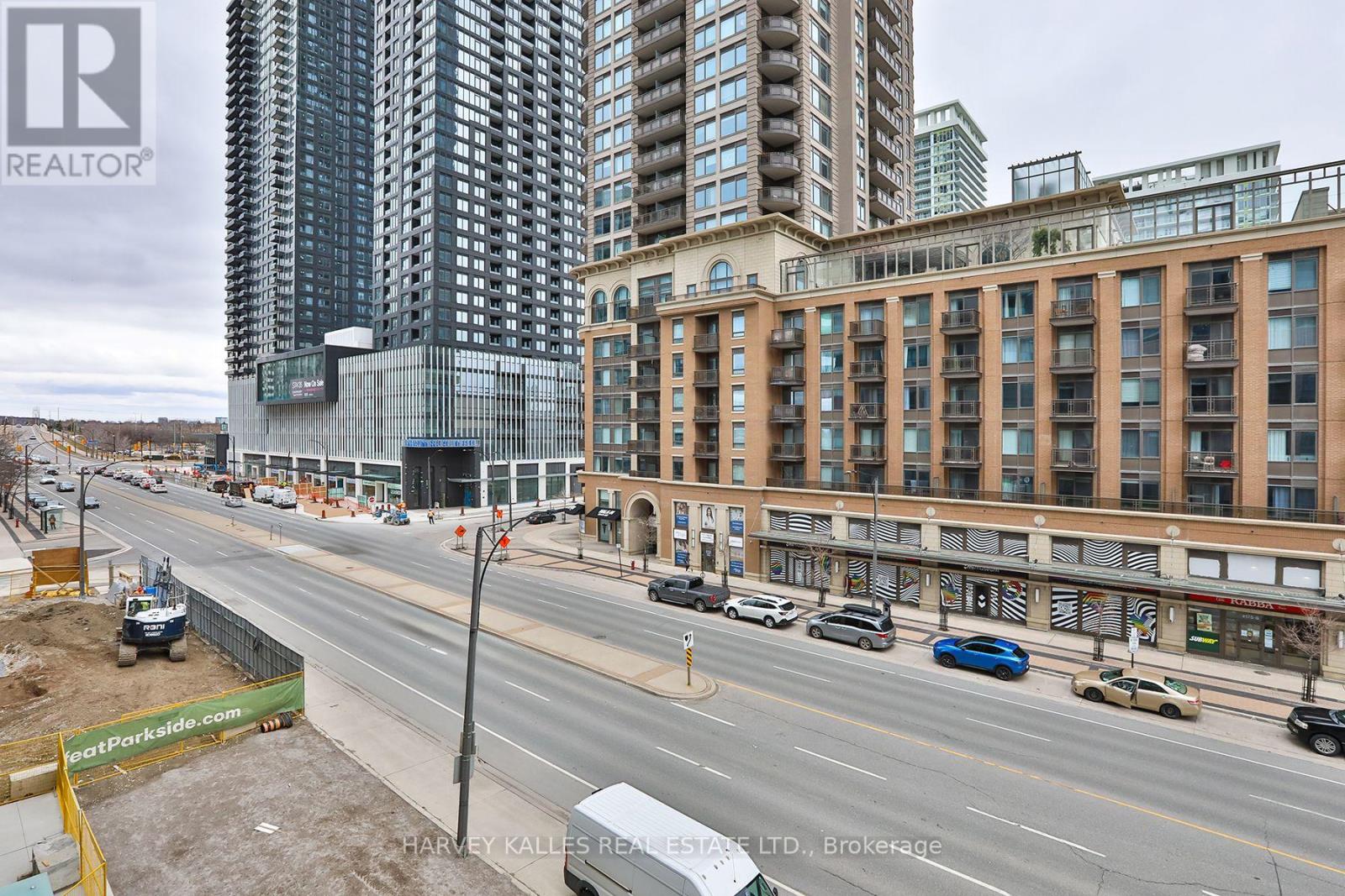 306 - 430 SQUARE ONE DRIVE